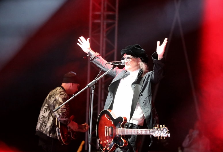 Po uspešnih nostalgičnih turnejah po Balkanu se Plavi orkestar zdaj vrača tudi v Slovenijo.