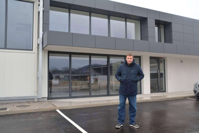 Matjaž Smodiš pravi, da si v mladosti ni nikoli predstavljal, da bo kdaj gostinec, kaj šele, da bo imel tovarno.