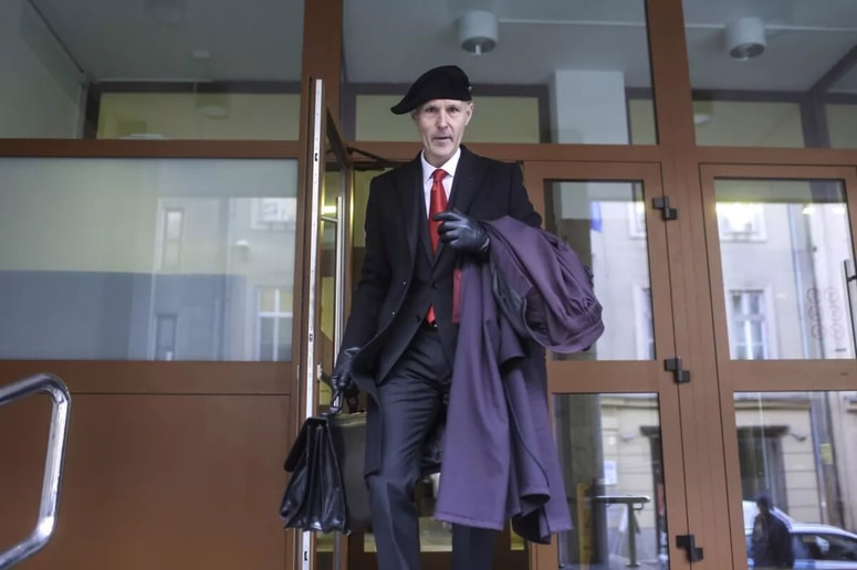 Babica koroških dečkov je prek odvetnika Velimirja Cugmasa (na fotografiji) vložila tožbo zoper CSD. 