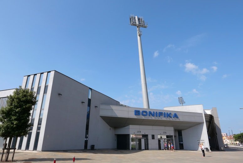 Storilec je vlomil v enega izmed lokalov koprske Bonifike