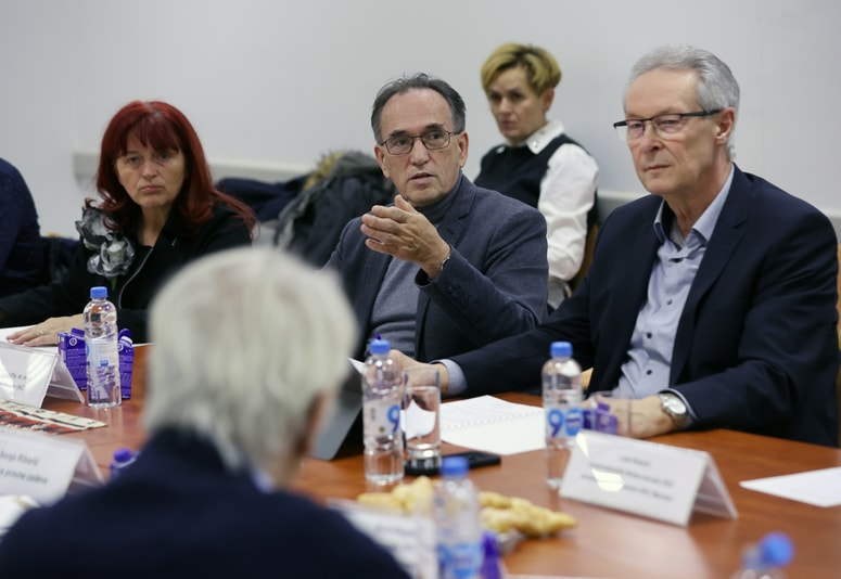 Z leve: Nataša Marčun Varda, strokovna direktorica, Vojko Flis, direktor, in Marjan Mačkošek, predsednik sveta zavoda 