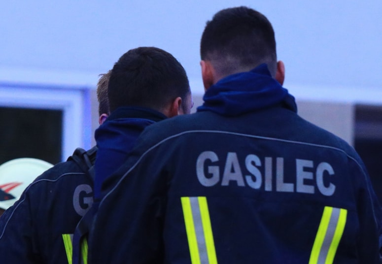 Glavna fotografija članka:V Šiški v Ljubljani: Podtaknil je ogenj v hiši in se v požaru poškodoval