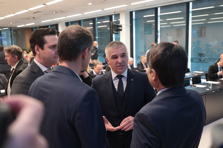 Glavna fotografija članka:(KOMENTAR) Treslo se je Brdo, rodil se je Fokus