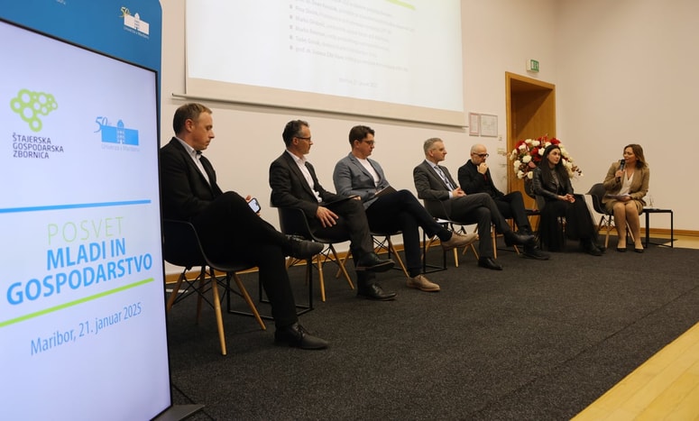 Del posveta je bila tudi okrogla miza, na kateri so sodelovali Marko Bauman, Tadej Gosak, Marko Drobnič, Albert Kekec, Dean Korošak, Pina Slaček in moderatorka Suzana Žilič Fišer. 