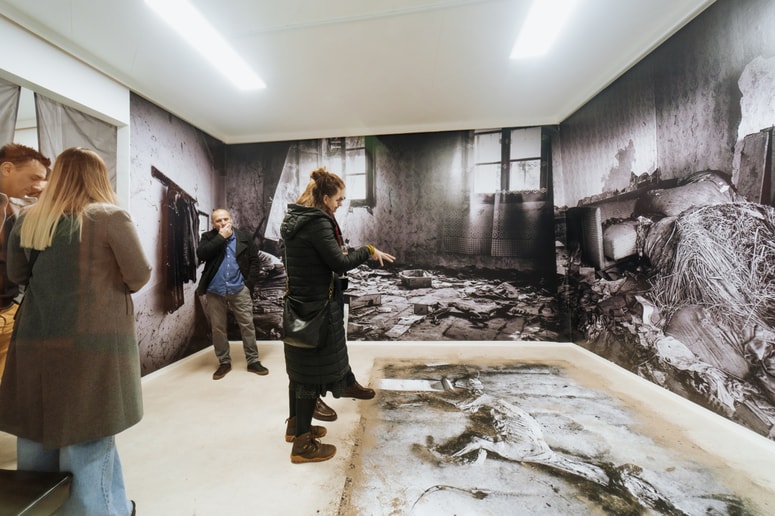 Anatomija zapuščene hiše, razstava Vid Brezočnik, Galerija Ravne 