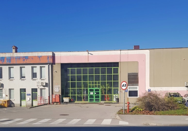 Cimos prodaja svojo tovarno v Senožečah.