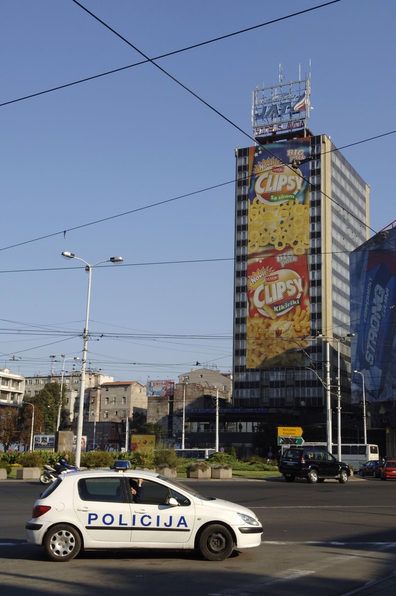 Glavna fotografija članka:Rekli so jim, da so policija za tujce: V hotelu v Beogradu počakali na Hrvatice in jih izgnali iz Srbije
