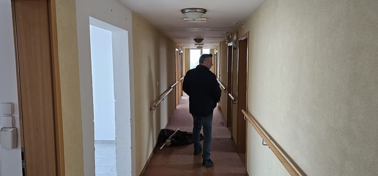 Dejan Rituper je ogorčen nad razdejanjem, ki ga je v Diani za seboj pustil Dom za starejše Rakičan ob prekinitvi najemne pogodbe predlanskega decembra. Svoje pohištvo in opremo so iz objekta odstranili šele leto po odhodu. 