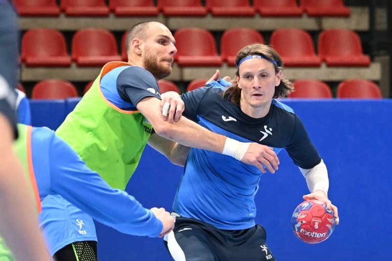 Glavna fotografija članka:(FOTO) Dolenec opravil prvi trening z reprezentanco, nesrečni Cehte ostaja v bolnišnici