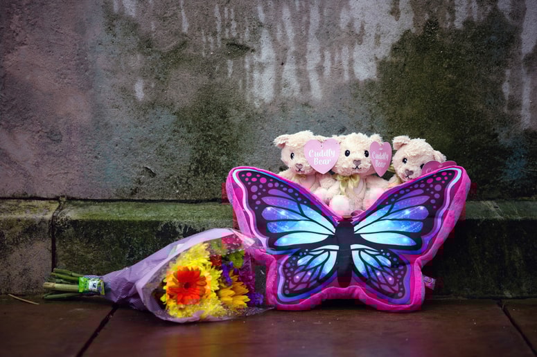 Takrat še 17-letni Rudakubana je do smrti zabodel tri deklice.