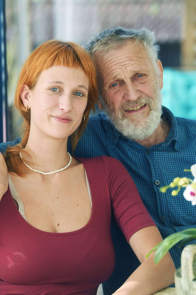 Matjaž Hanžek in Zala Metlika, dedek in vnukinja