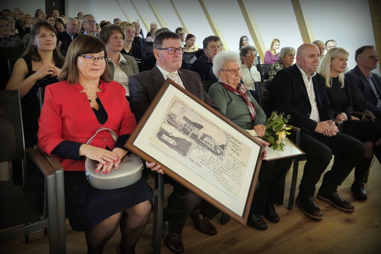 Zvonko Repina in Antonija Žohar sta prejela posebni priznanji. Anita Kirbiš