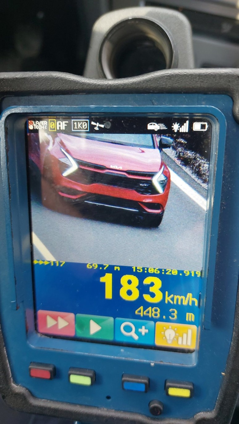 Glavna fotografija članka:Po avtocesti divjal s 183 kilometri na uro 