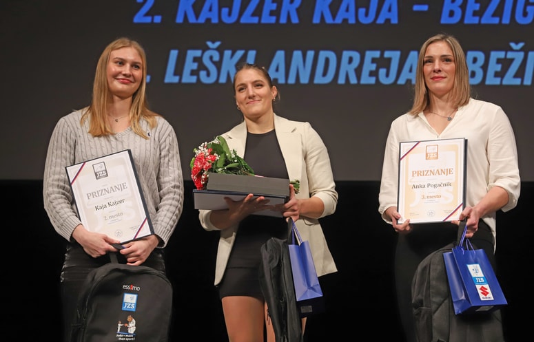 Najboljše na tatamijih tokrat v svečanih oblačilih