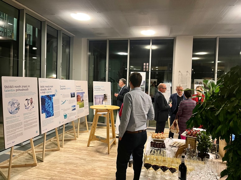 V Osrednji knjižnici Celje na ogled postavili razstavo z naslovom Lahko tehnologija reši svet? 