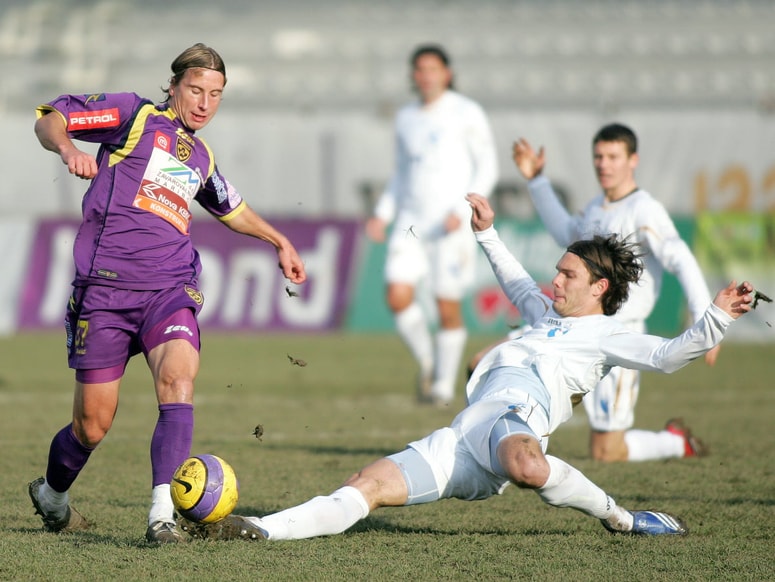 Lubomir Kubica v dvoboju z Markom Šulerjem na tekmi Maribora in Gorice decembra 2007