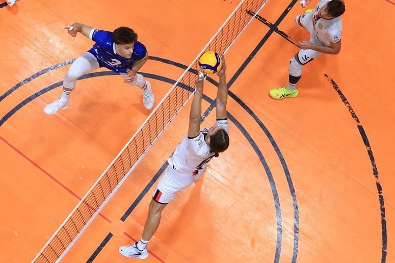 Glavna fotografija članka:Šport na TV