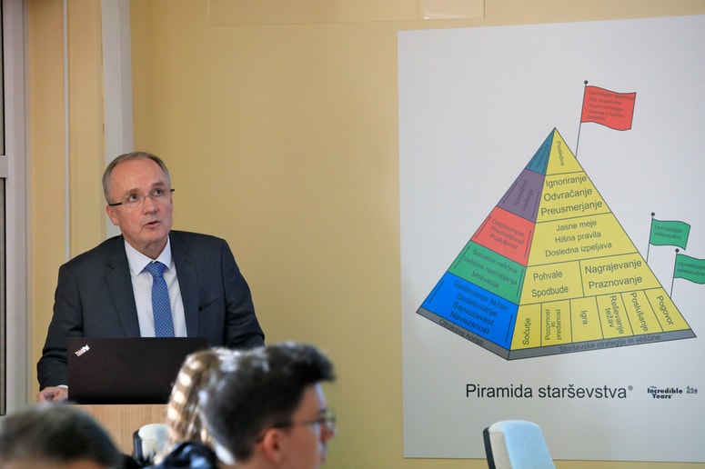 Direktor Jernej Završnik je povedal, da je bilo ob koncu leta 2024 že 1127 zaposlenih. 