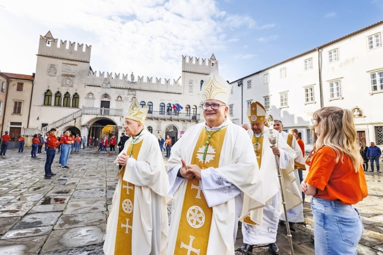 Umestitev novega koprskega škofa Petra Štumpfa