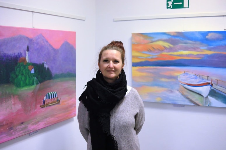 Umetnost razume kot strast, čarobnost in možnost za ustvarjalnost: "Omogoča mi vzpostavljanje dialoga s seboj in/ali širšim družbenim okoljem." 