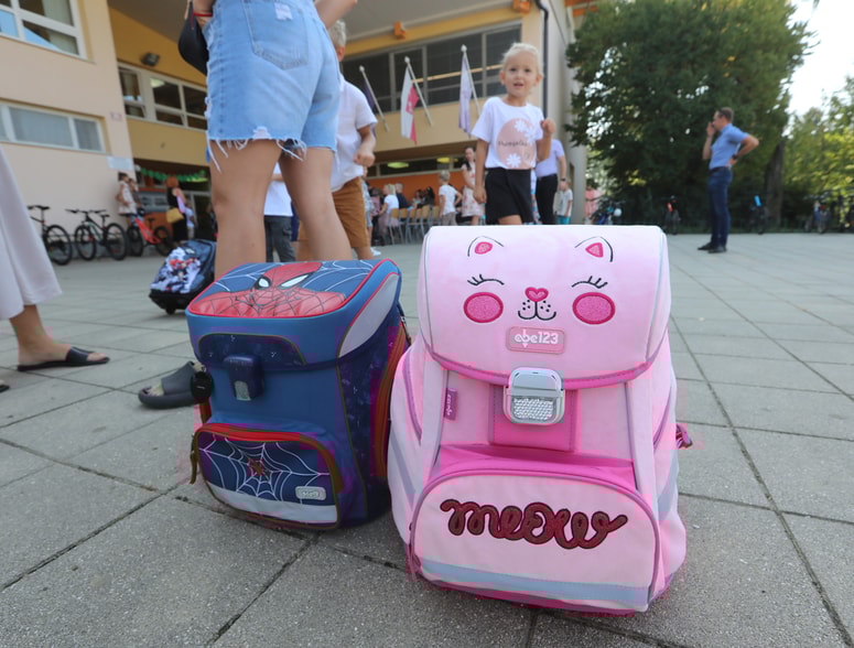 V prvi razred osnovne šole je treba vpisati vse otroke, ki bodo v koledarskem letu 2025 dopolnili šest let. 