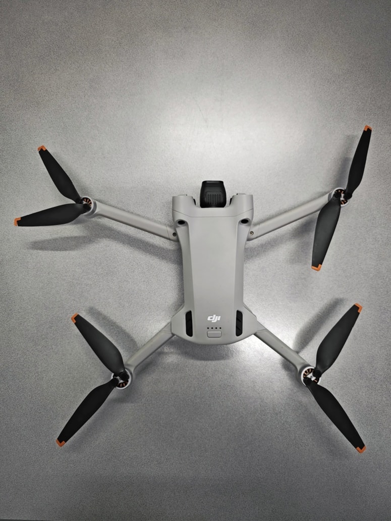 Glavna fotografija članka:Kdo je izgubil dron na fotografiji?