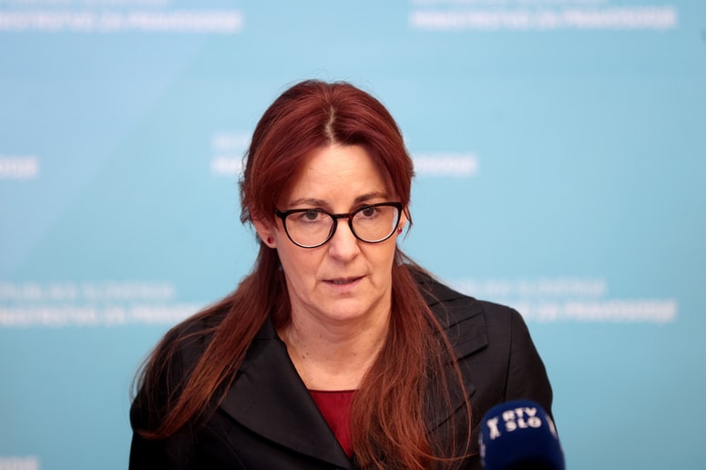Predlog novele je predstavila ministrica Andreja Katič