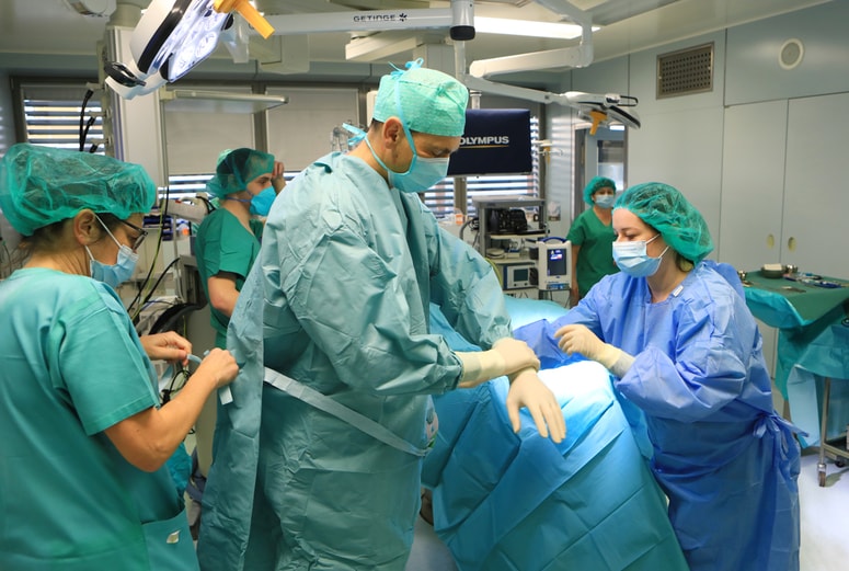 Goljufi kradejo indentiteto priznanim slovenskim zdravnikom.