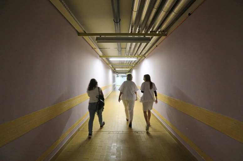 Razloge za stresno doživljanje bolnikove terminalne situacije ima tudi zdravnik.