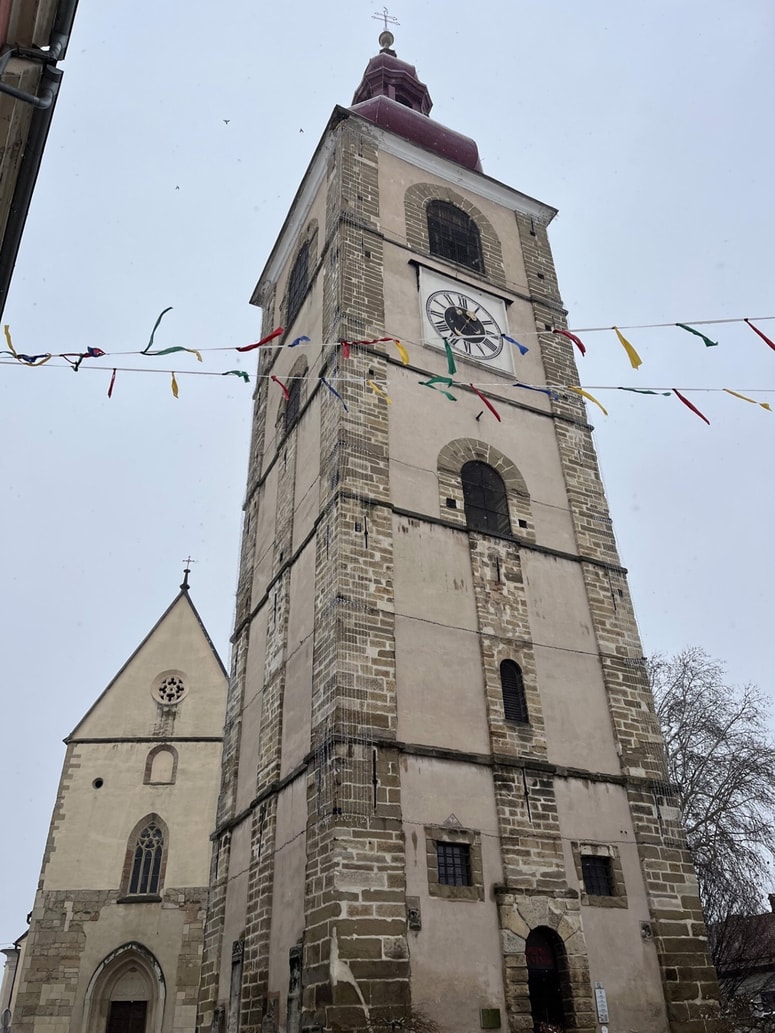 V župniji ocenjujejo, da so v prenovo vložili med 150.000 in 200.000 evri. Brez prostovoljnega dela bi bila številka veliko višja, menijo. 