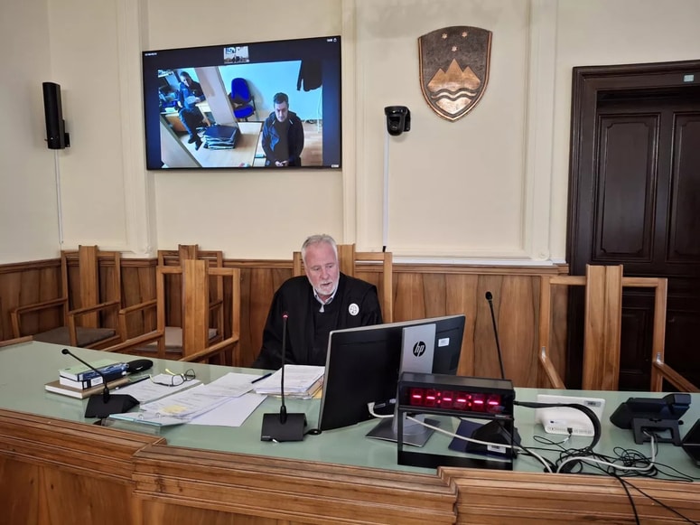 Dušan Brezar je očitke na predobravnavnem naroku zanikal, nakar si je premislil in se s tožilstvom pogodil o priznanju krivde. 