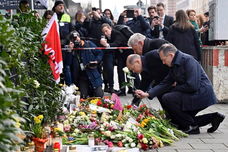 Glavna fotografija članka:Po napadu v Münchnu poškodbam podlegla otrok in ženska