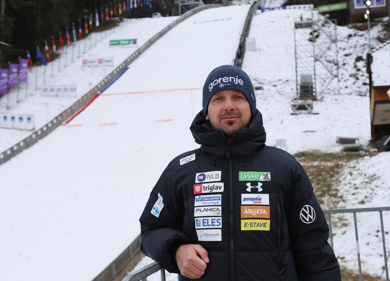 Zoran Zupančič cinično ugotavlja, da o ženskih skokih odločajo ljudje, ki na tekme ne prihajajo. 