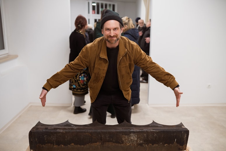 Ištvan Išt Huzjan, osnutek za spomenik solidarnosti ob poplavah 2023, razstava Galerija Ravne 