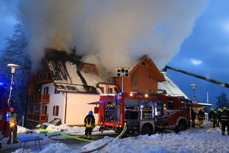 Glavna fotografija članka:(FOTO in VIDEO) Zagorelo v objektu na območju Bolfenka: Škode naj bi bilo za okoli milijon evrov