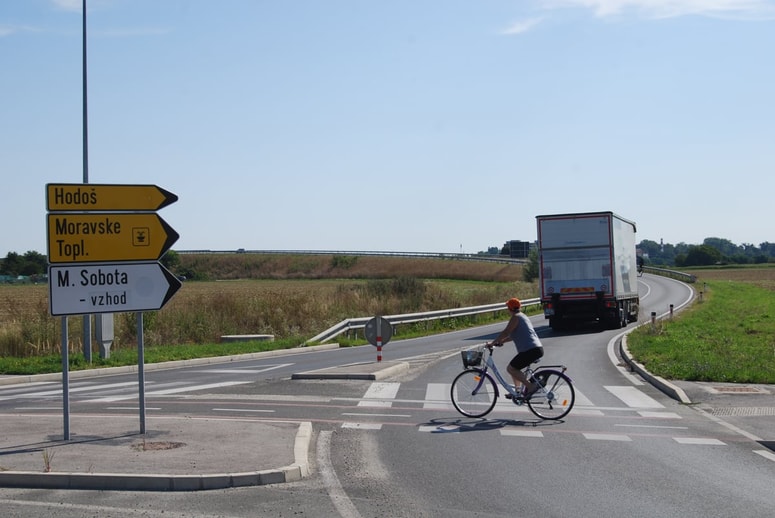 Naša napoved iz leta 2023 se je izkazala za pravilno. Ne le da soboške vzhodne obvoznice v tem mandatu ne bo, niti ni prišlo do bistvenih premikov pri projektu, saj se ponovno obujajo stare ideje o fazni gradnji in problematiziranje zadrževalnika. 