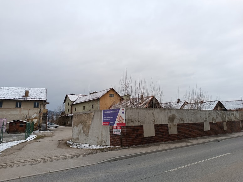 Degradirano območje v Šempetru v občini Žalec, kjer bo stala nova stanovanjska soseska. 