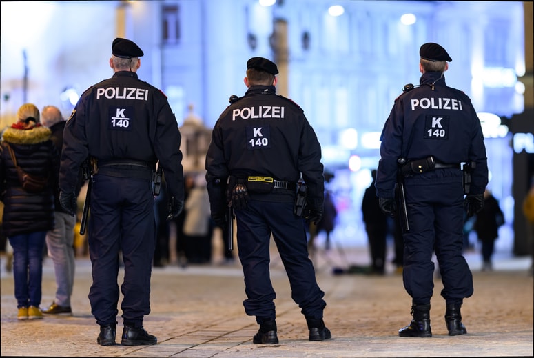 Glavna fotografija članka:Osumljenec za napad z nožem priznal krivdo: Grozi mu 20 let zapora ali celo dosmrtna zaporna kazen