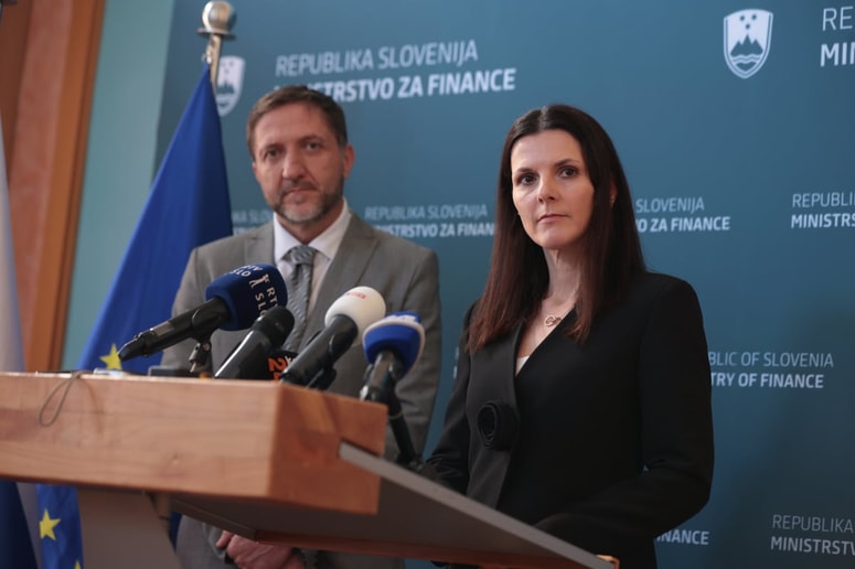 Minister Klemen Boštjančič in državna sekretarka Nikolina Prah verjameta, da bo interes za nakup enak kot lani. 