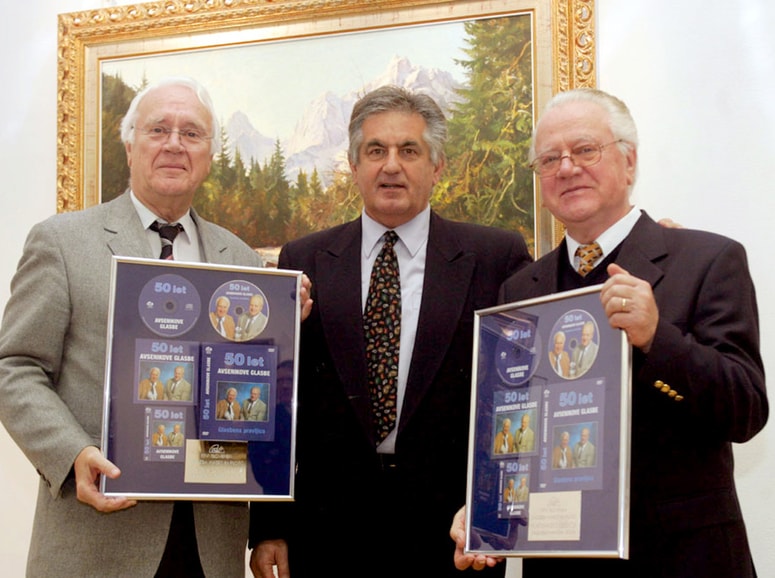 Vilko in Slavko sta bila neločljiv par (med njima pa takratni direktor Založbe kaset in plošč RTVS Ivo Umek).
