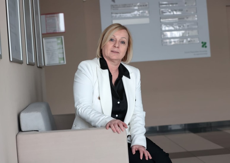 "Menimo, da se je o tem pomembno odkrito pogovarjati, ozaveščati širšo javnost o pomembnosti potenciala in prednostih starejših, ki lahko veliko doprinesejo k napredku vsakega podjetja, in odpravljati negativne stereotipe o starejših zaposlenih," pravi sogovornica. 