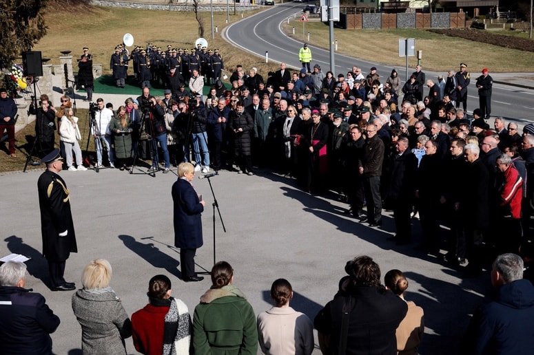 Glavna fotografija članka:(FOTO) Predsednica republike na Frankolovem: Ko stojimo ob grobovih žrtev zločina, ljudje še vedno ne živijo v miru