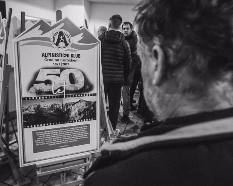 Na 38 panojih je predstavljena zgodovina kluba, vidnejši člani, športna sekcija, zanimivosti, osrednji del pa predstavljajo alpinistični dosežki 