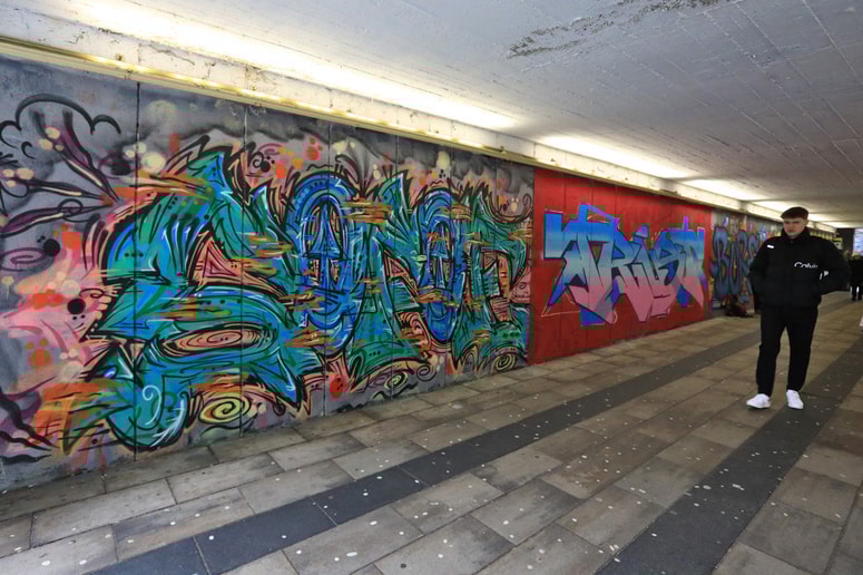 Podhod City je porisan in poslikan s številnimi umetniškimi grafiti. 