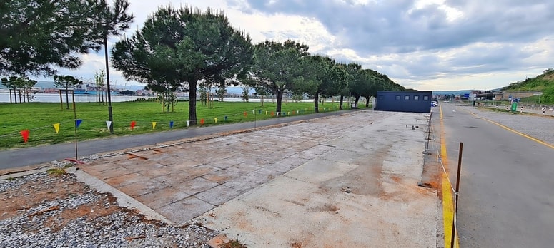 Za najem površin v izmeri 200 kvadratnih metrov, je v ponovljenem razpisu postavljena nižja izklicna cena. Ta znaša 6000 evrov.