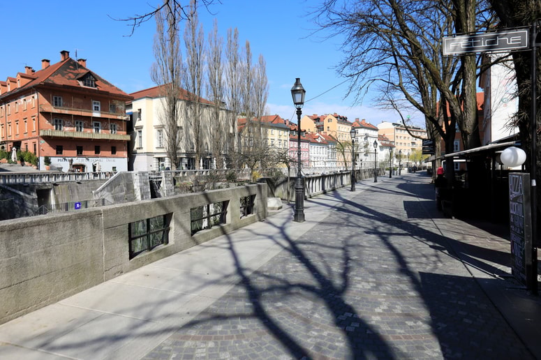 Kavarna Črno zrno se nahaja v starem delu Ljubljane.