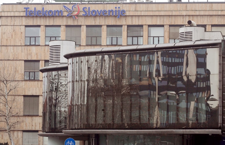 Glavna fotografija članka:Kibernetski napad na Telekom Slovenije: Velika količina podatkov, tudi o naročnikih, vendarle na temnem spletu?