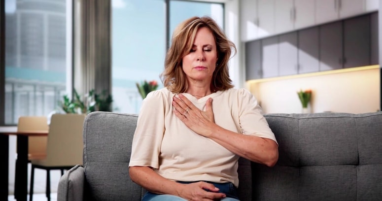 Pri ženskah simptome infarkta včasih težje prepoznajo. 