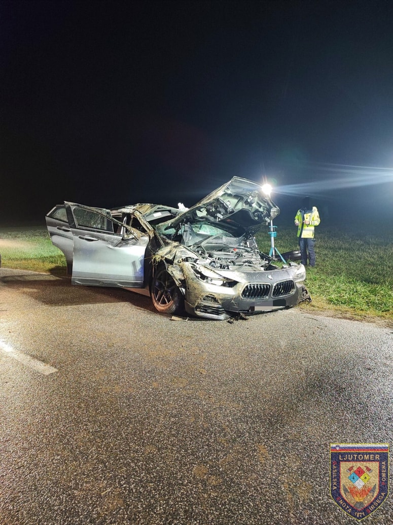 Gasilci so policistom nudili tudi razsvetljavo pri ogledu prometne nesreče.