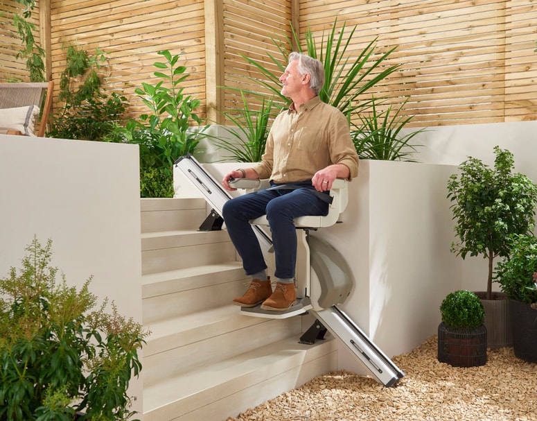 Zunanje stopniščno dvigalo na terasi.